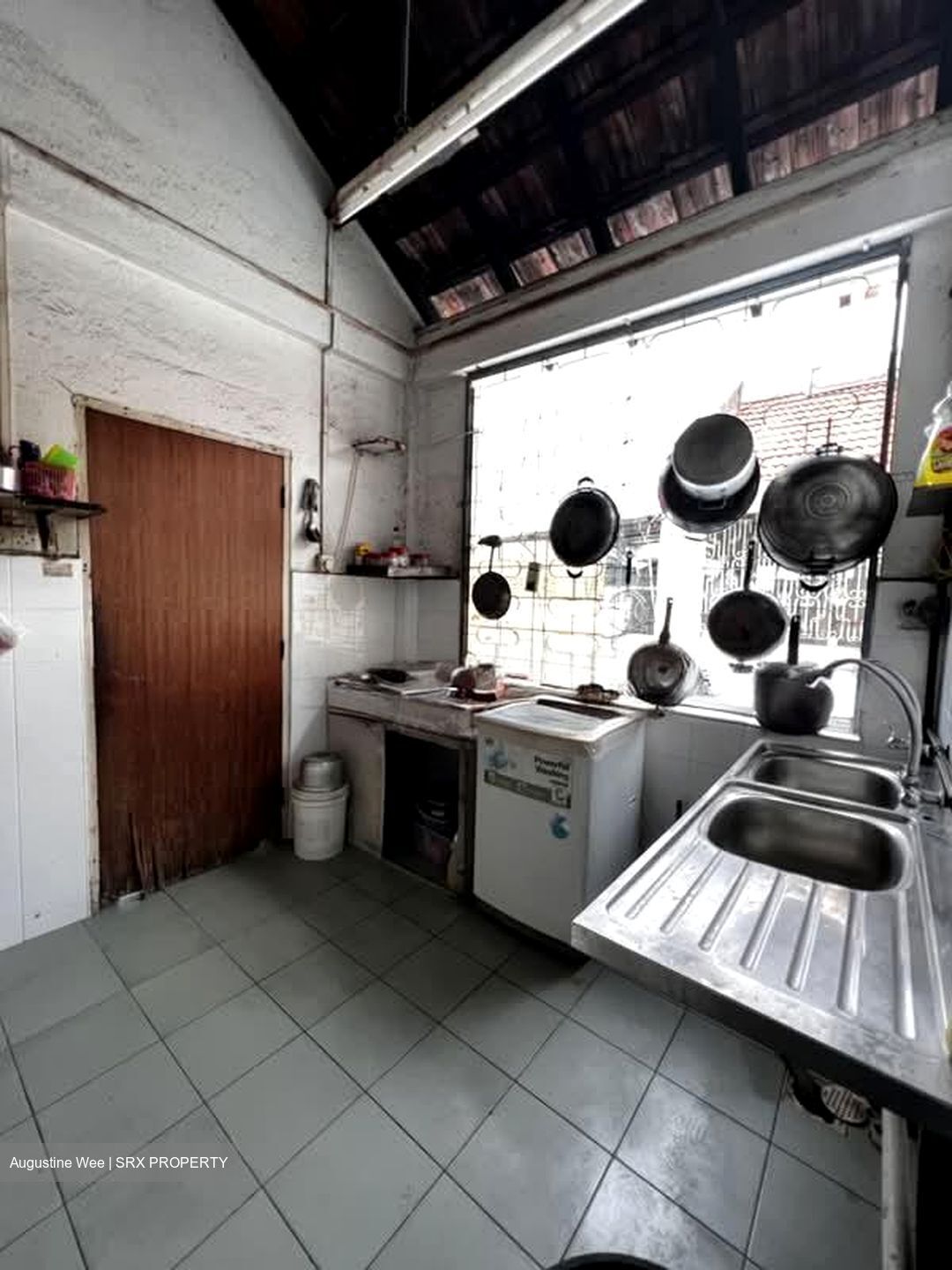 Changi Road (D14), Shop House #580068631